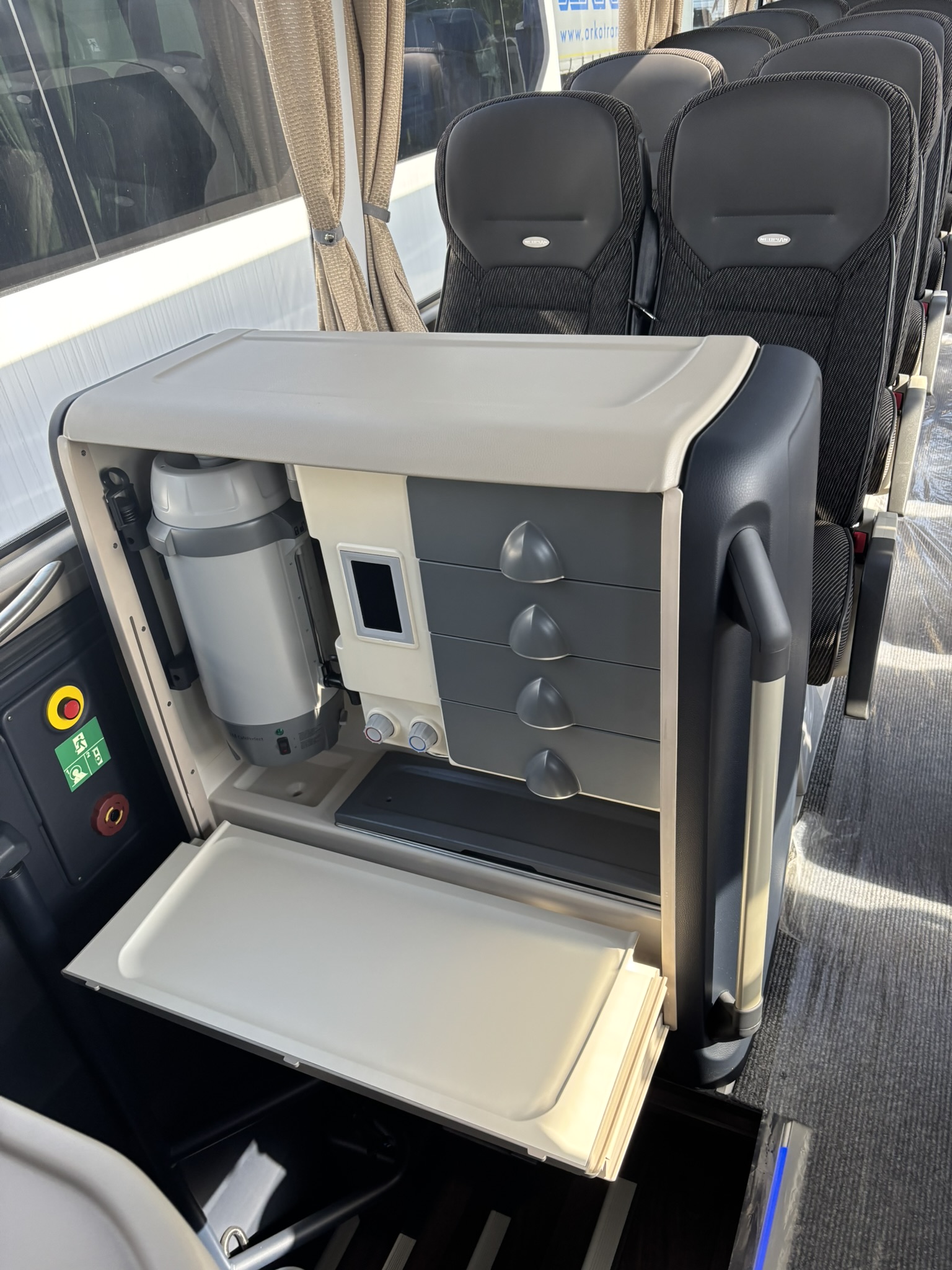 Kaffeeausstattung im Reisebus