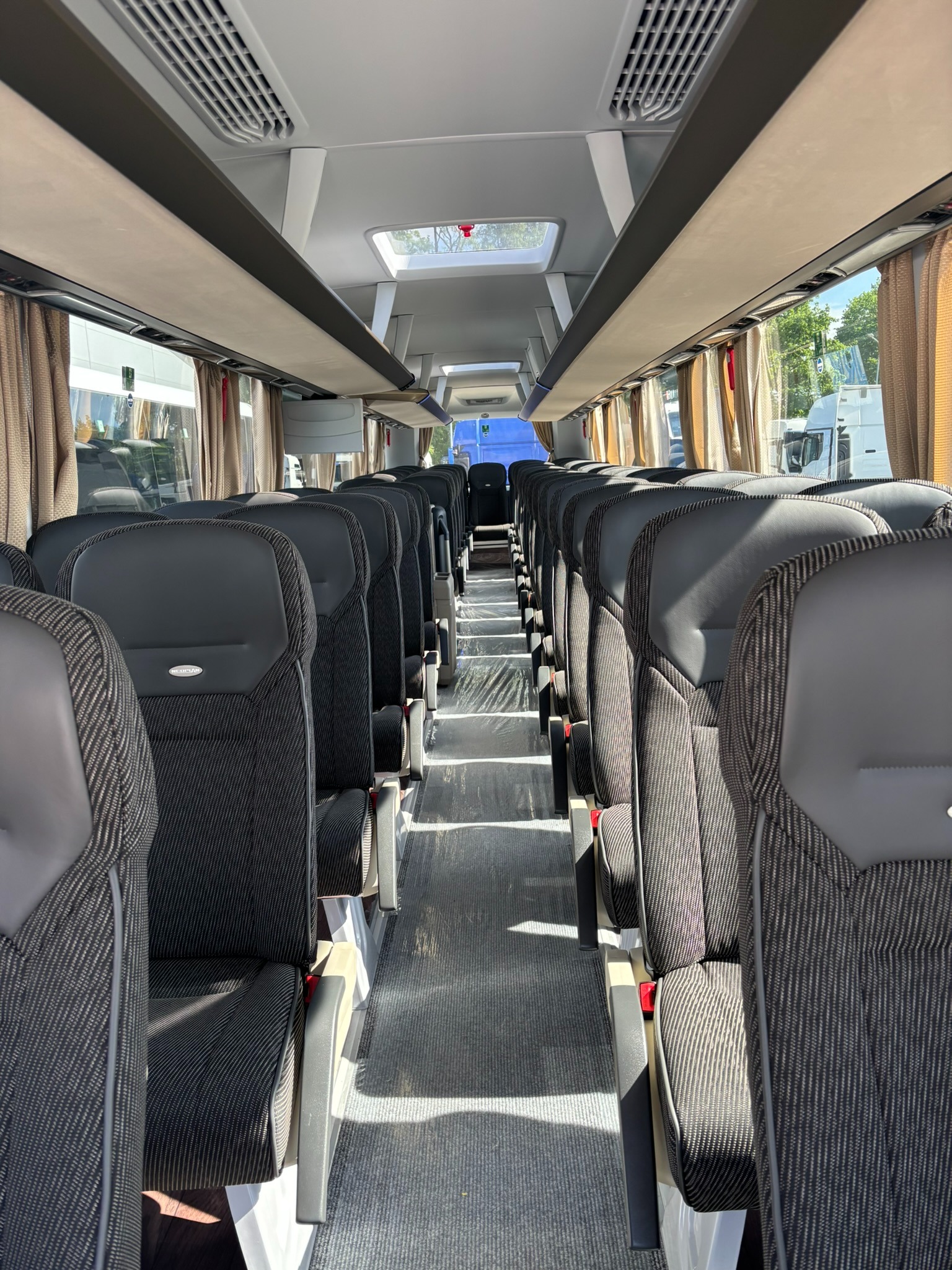 Innenraum des Reisebusses